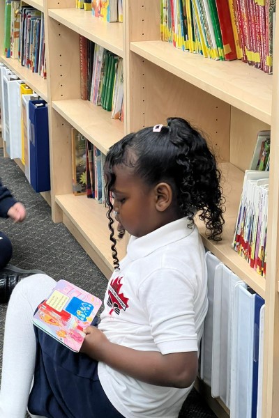 girl-reading-islamic-school