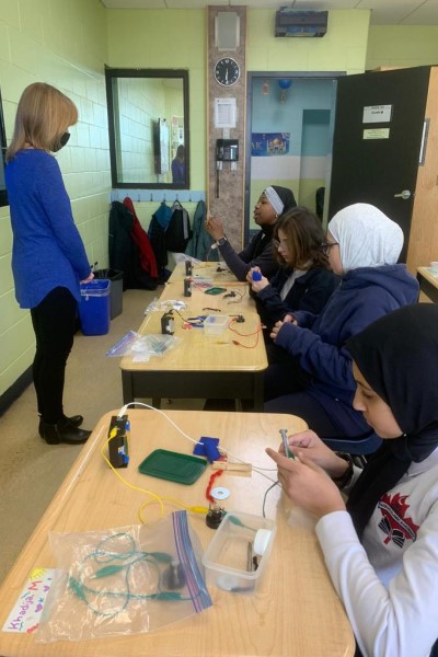 scientist-in-islamic-school